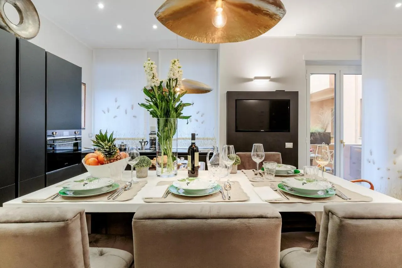 The Palace View Penthouse, Modern Luxury In Lucca Apartment